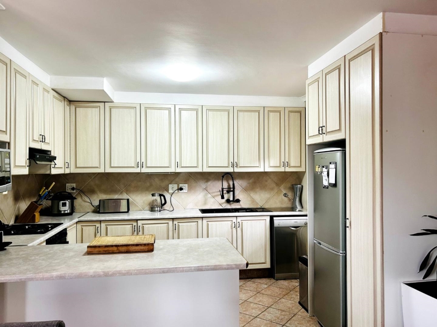 To Let 2 Bedroom Property for Rent in Hout Bay Western Cape